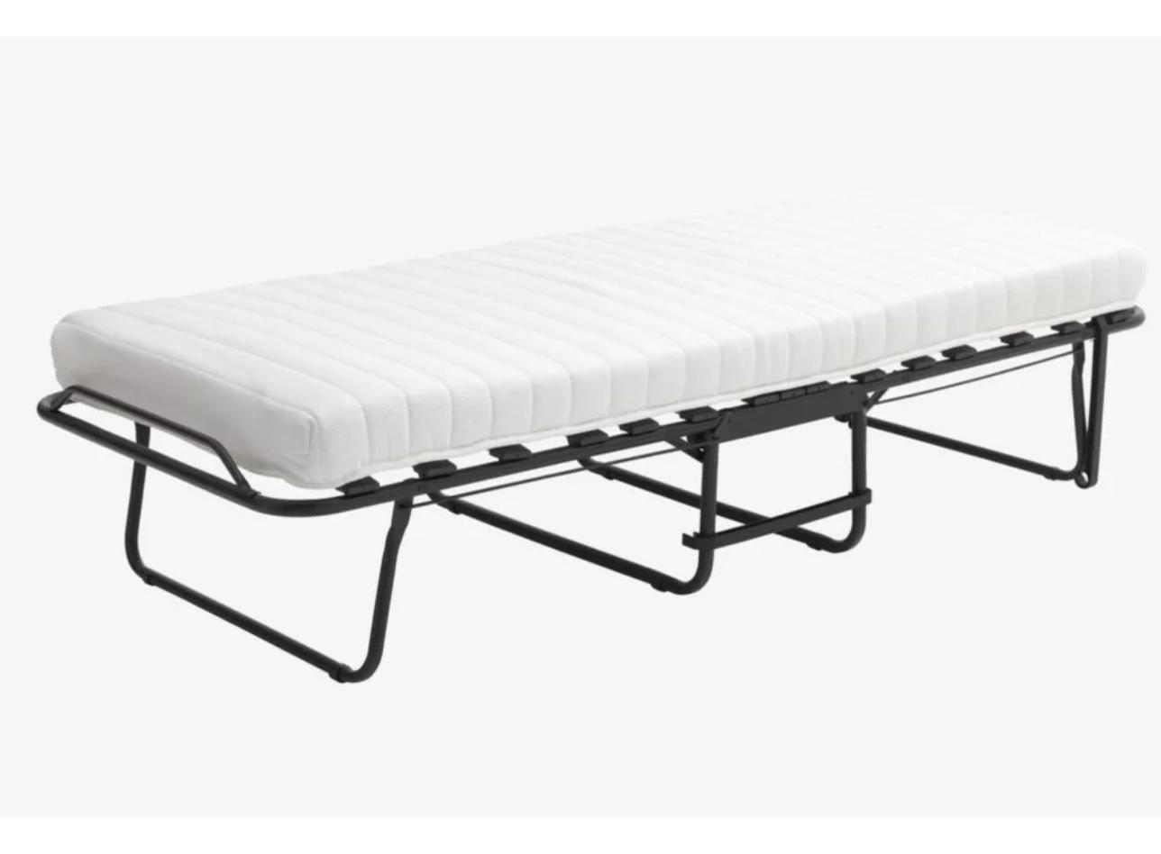 Hotel extra beds: folding, rollaway and the right mattress thickness